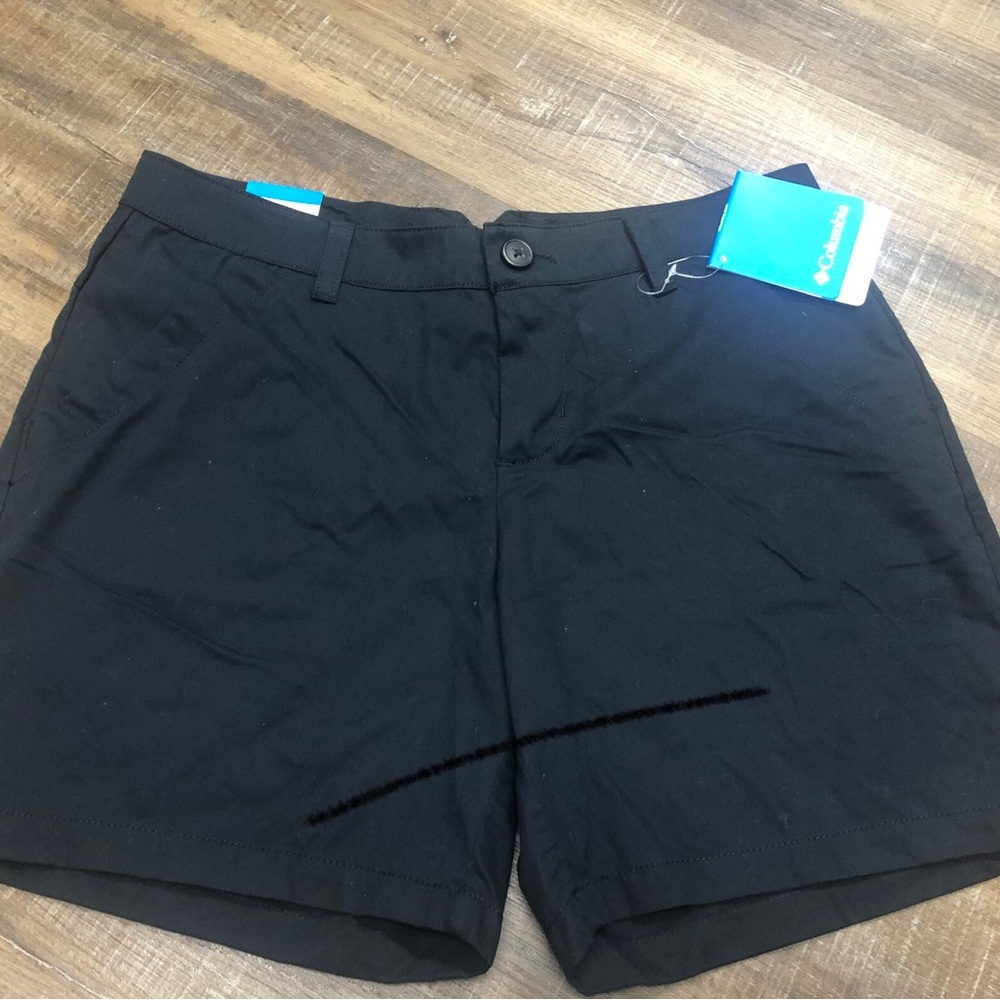 Columbia Women’s size 8, 6 inch inseam black shorts, NWT